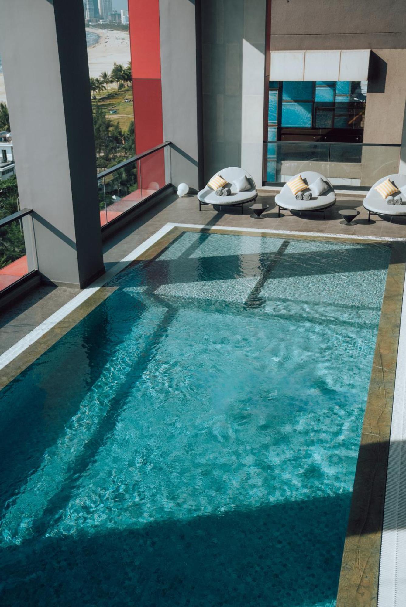 Radisson Red Hotel
