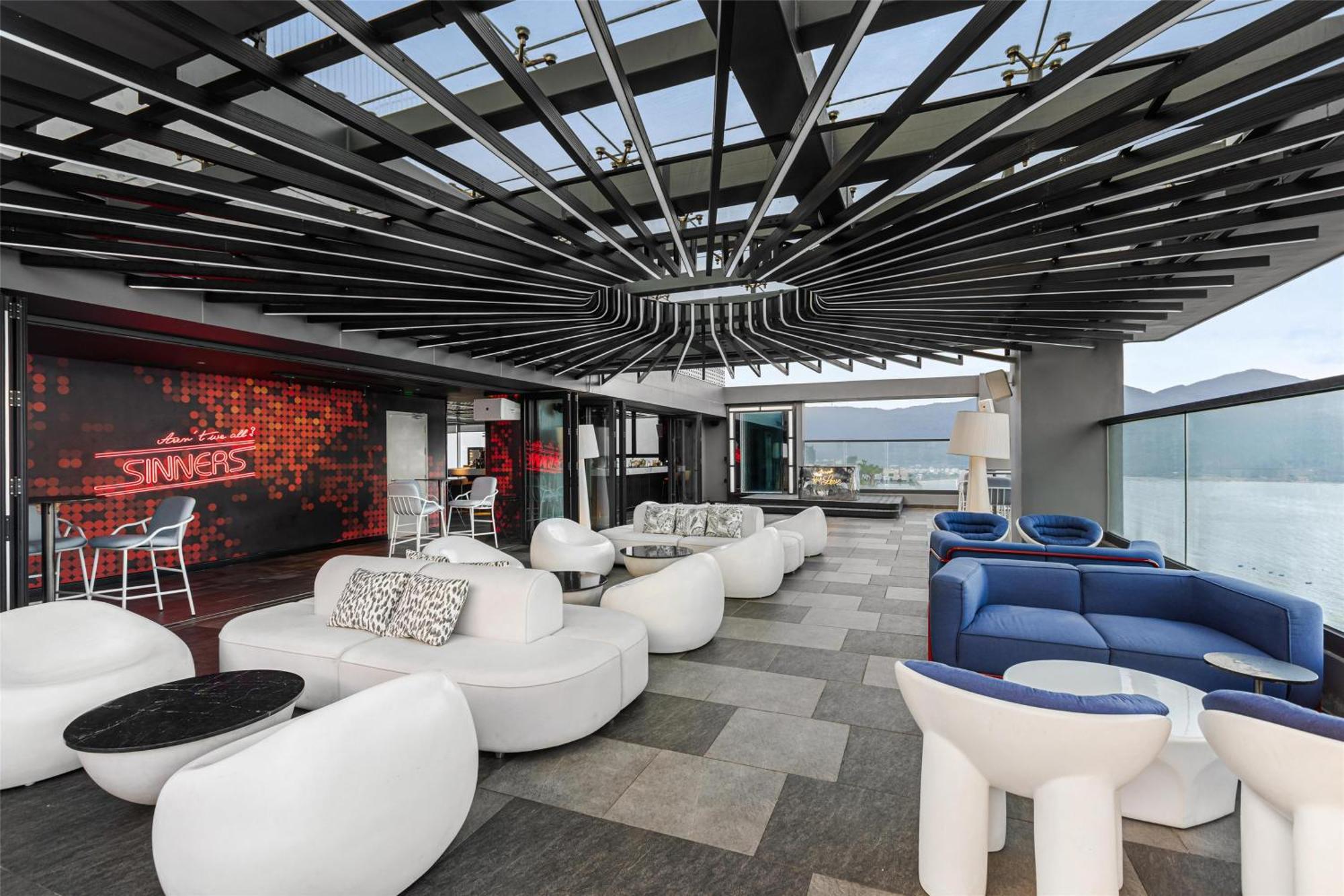 Hotel Radisson Red 5*